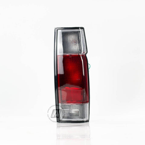 CALAVERA NISSAN D21  D22 02-15 BLANCO ROJO BLANCO DER     DEPO     REF 017-2305-06 395-R