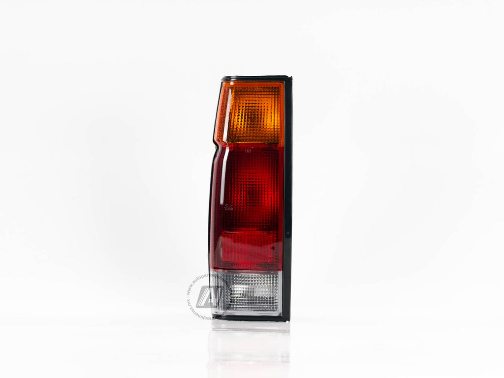 CALAVERA NISSAN PICK UP D21 94-01 AMBAR ROJO BLANCO IZQ      DEPO     REF 017-2305-01 327-L