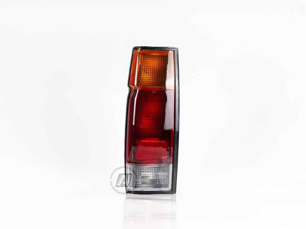 CALAVERA NISSAN PICK UP D21 94-01 AMBAR ROJO BLANCO IZQ      DEPO     REF 017-2305-01 327-L